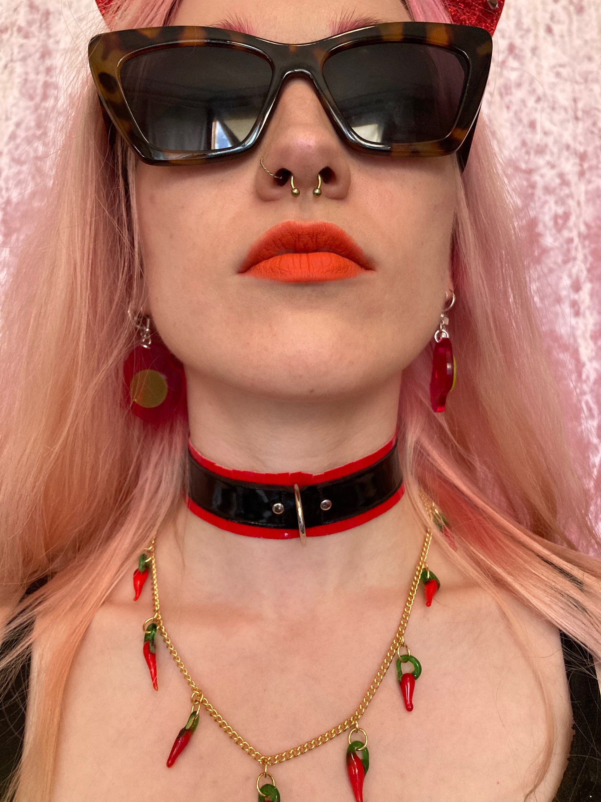 Fringed PVC choker - Red & Black image 3
